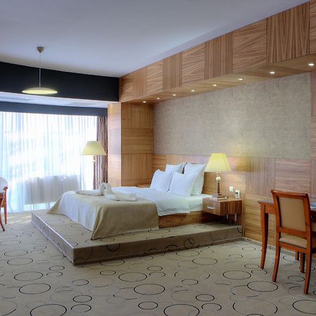 Hotel Oltenia ไกรโอวา ภายนอก รูปภาพ