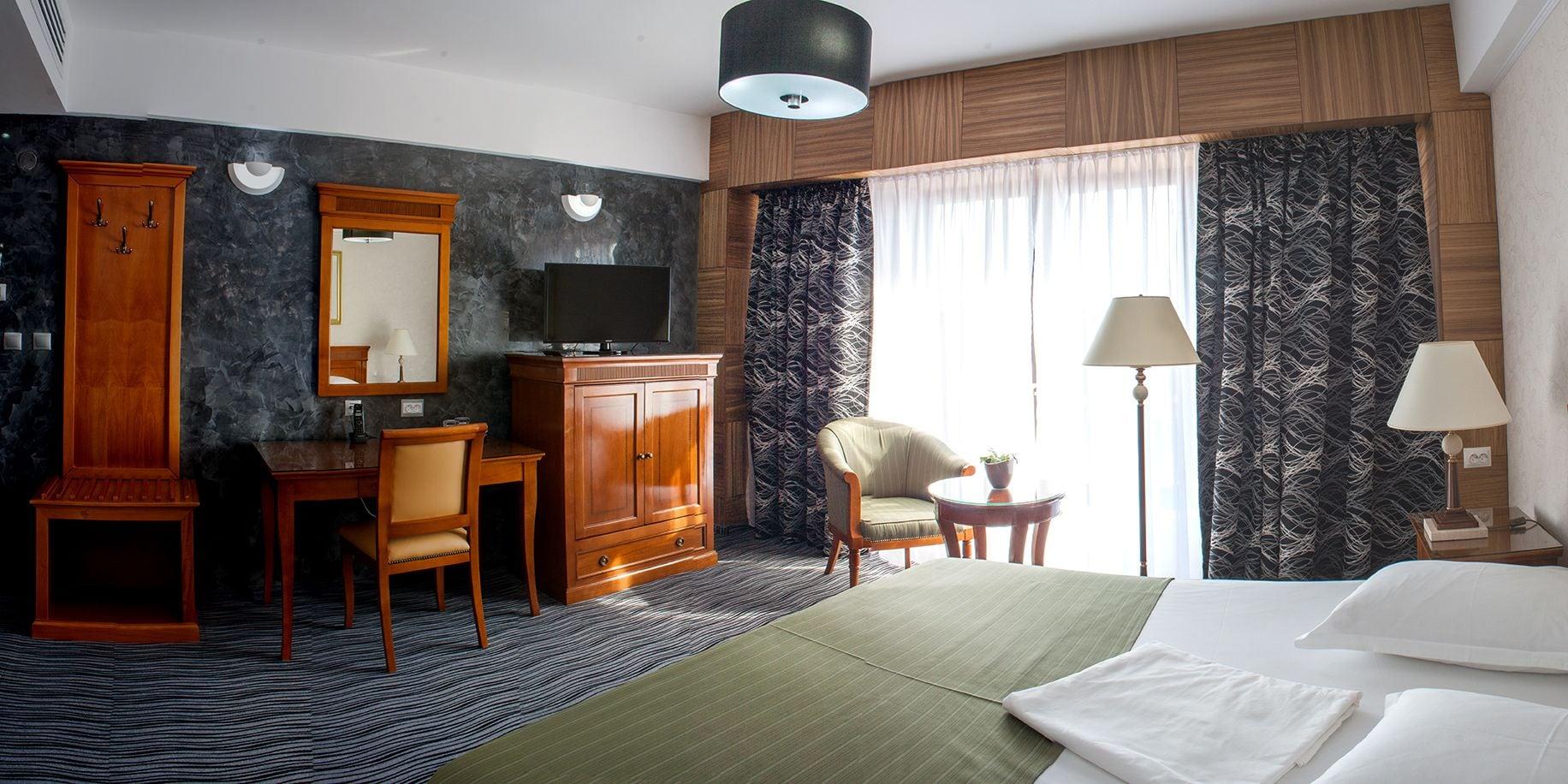 Hotel Oltenia ไกรโอวา ภายนอก รูปภาพ