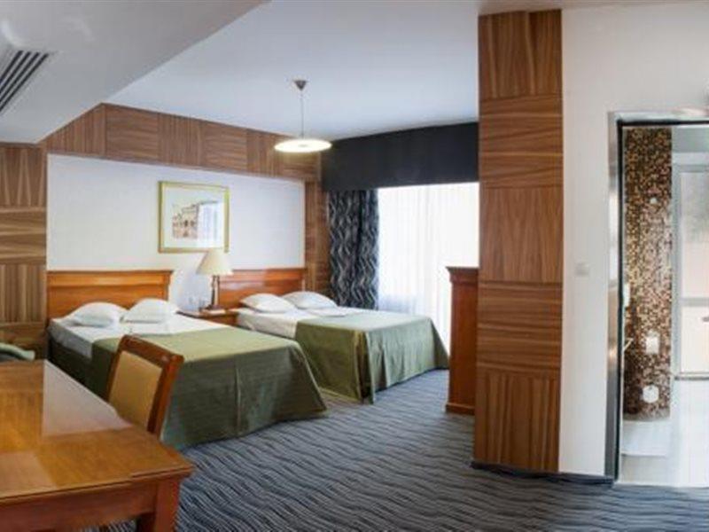 Hotel Oltenia ไกรโอวา ภายนอก รูปภาพ
