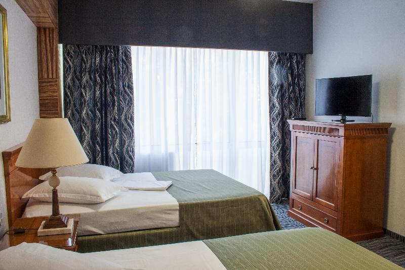 Hotel Oltenia ไกรโอวา ภายนอก รูปภาพ
