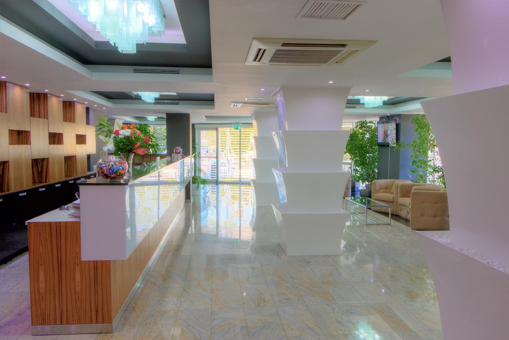 Hotel Oltenia ไกรโอวา ภายนอก รูปภาพ