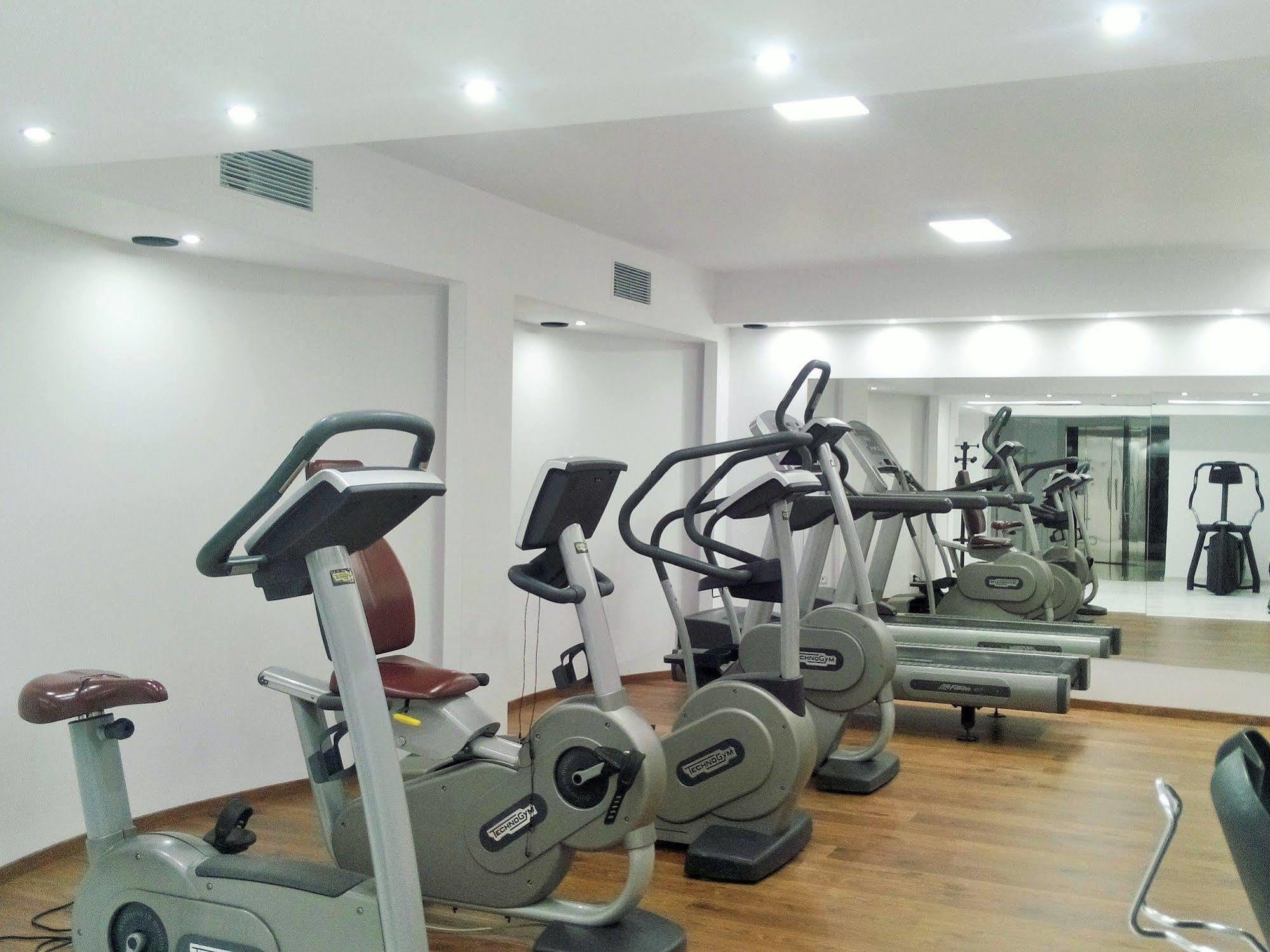 Hotel Oltenia ไกรโอวา ภายนอก รูปภาพ